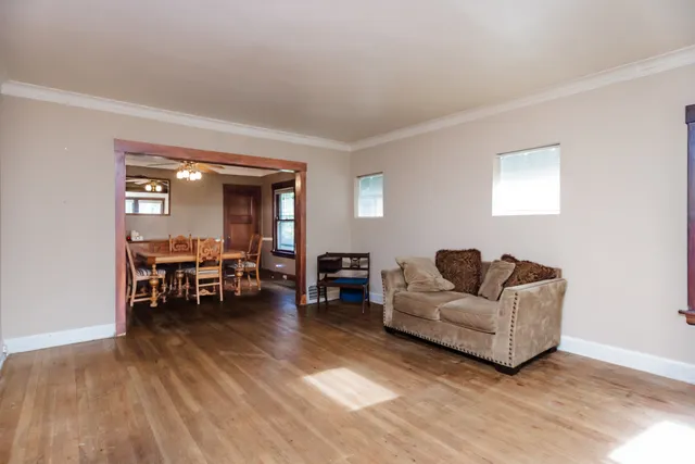 $369,900 | 904 Hayes Avenue, Oak Park, IL 60302