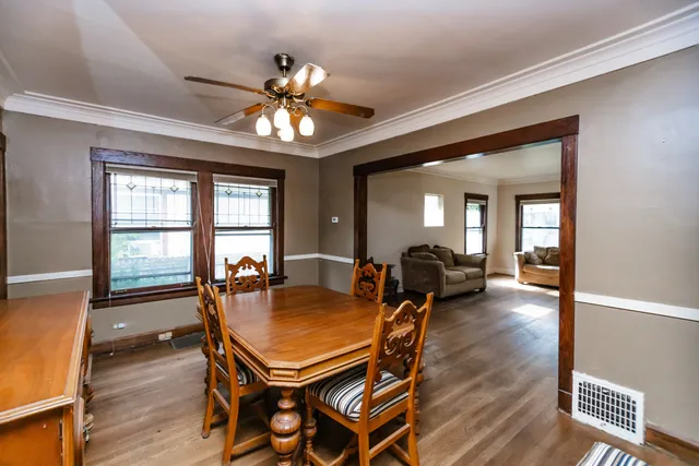 $369,900 | 904 Hayes Avenue, Oak Park, IL 60302