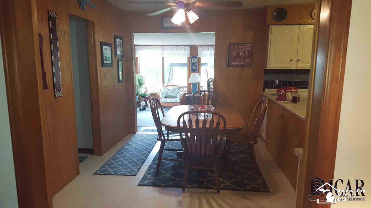 2760 West Erie Road Temperance, MI 48182 - Photo 9 of 34 Eat-in To Sun Room