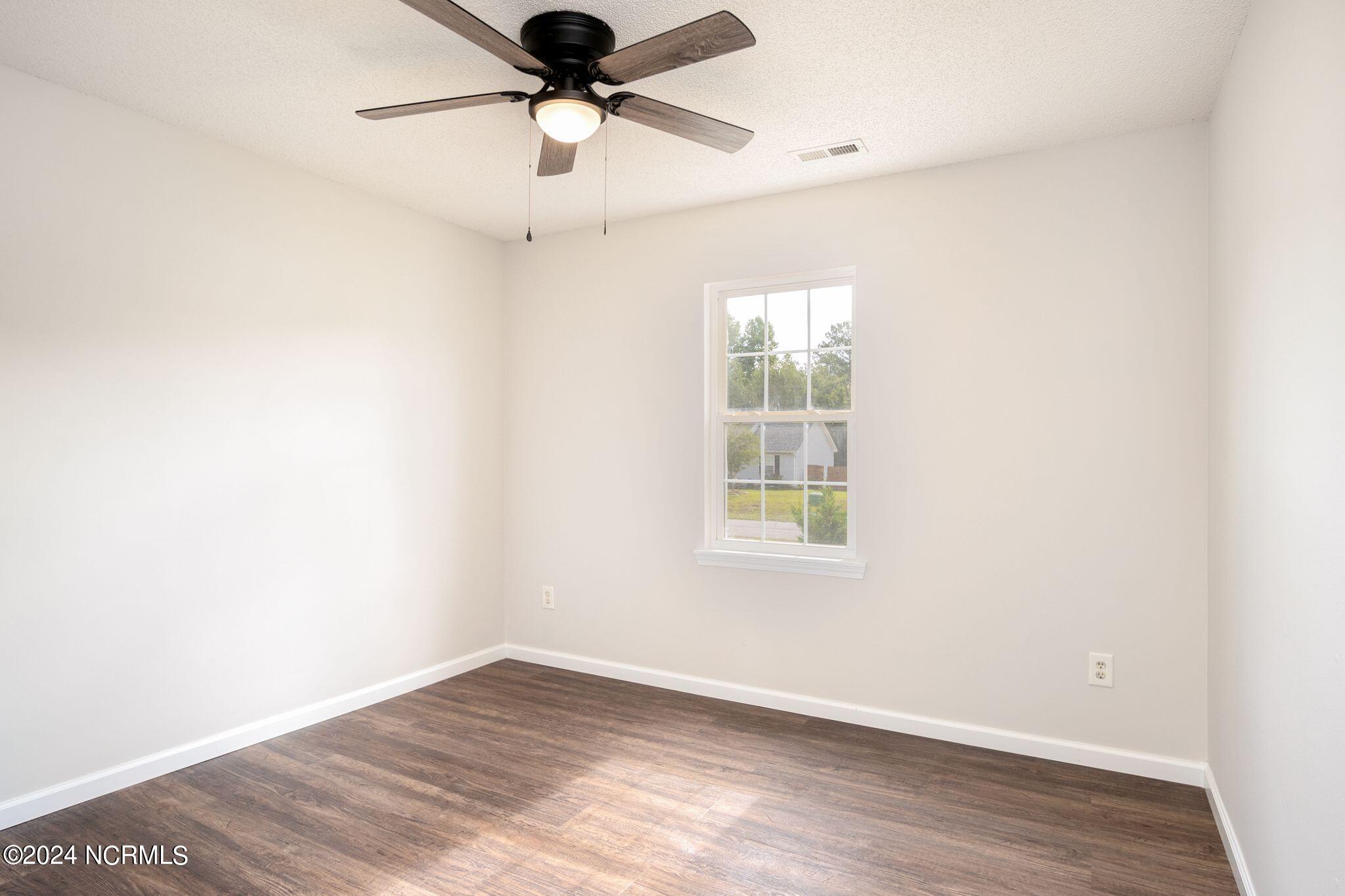 101 Linden Road Richlands, NC 28574 - Photo 14 of 21 101 Linden Rd-24