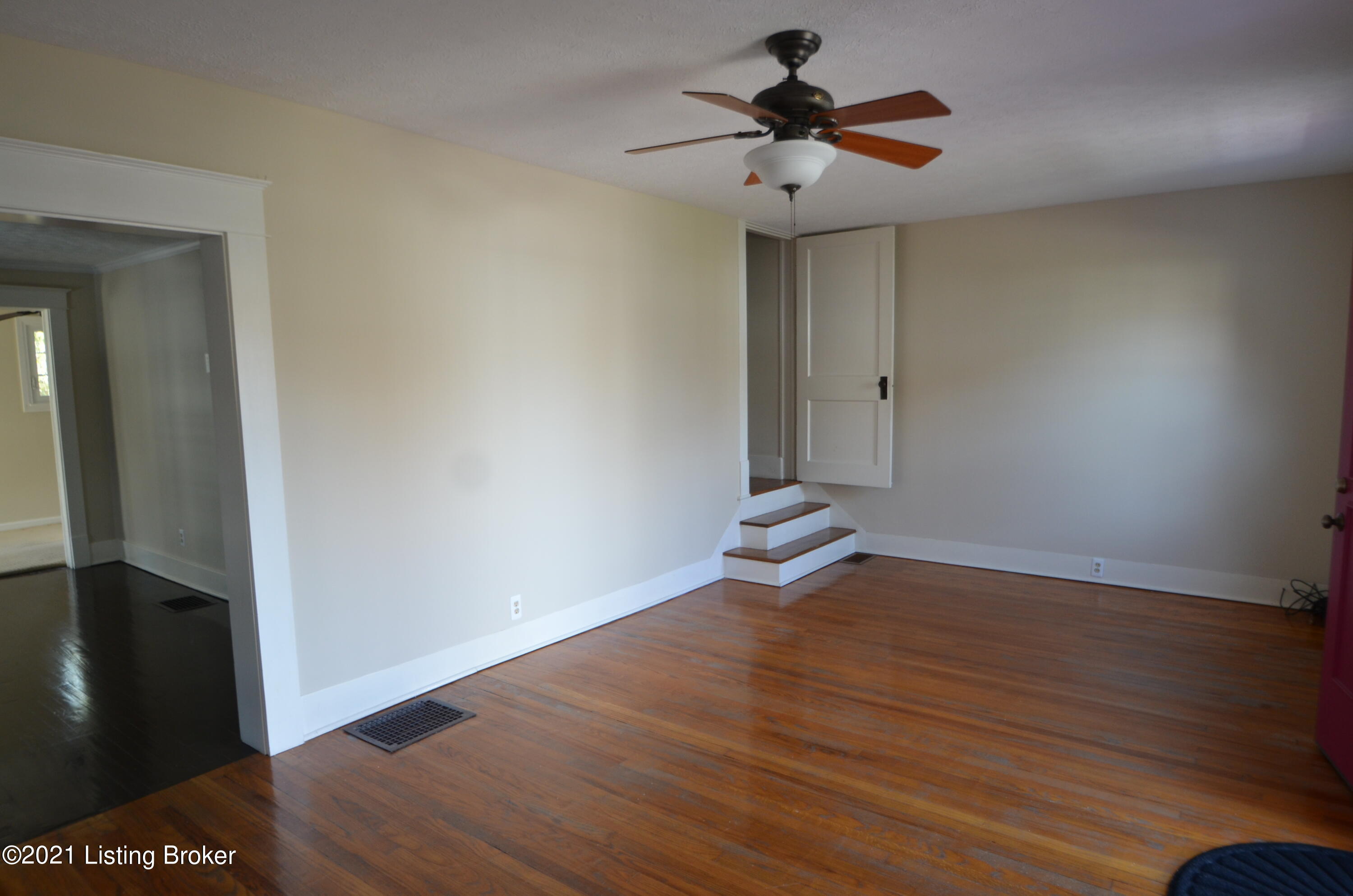 826 Reading Road Louisville, KY 40217 - Photo 17 of 41 Living Room 2