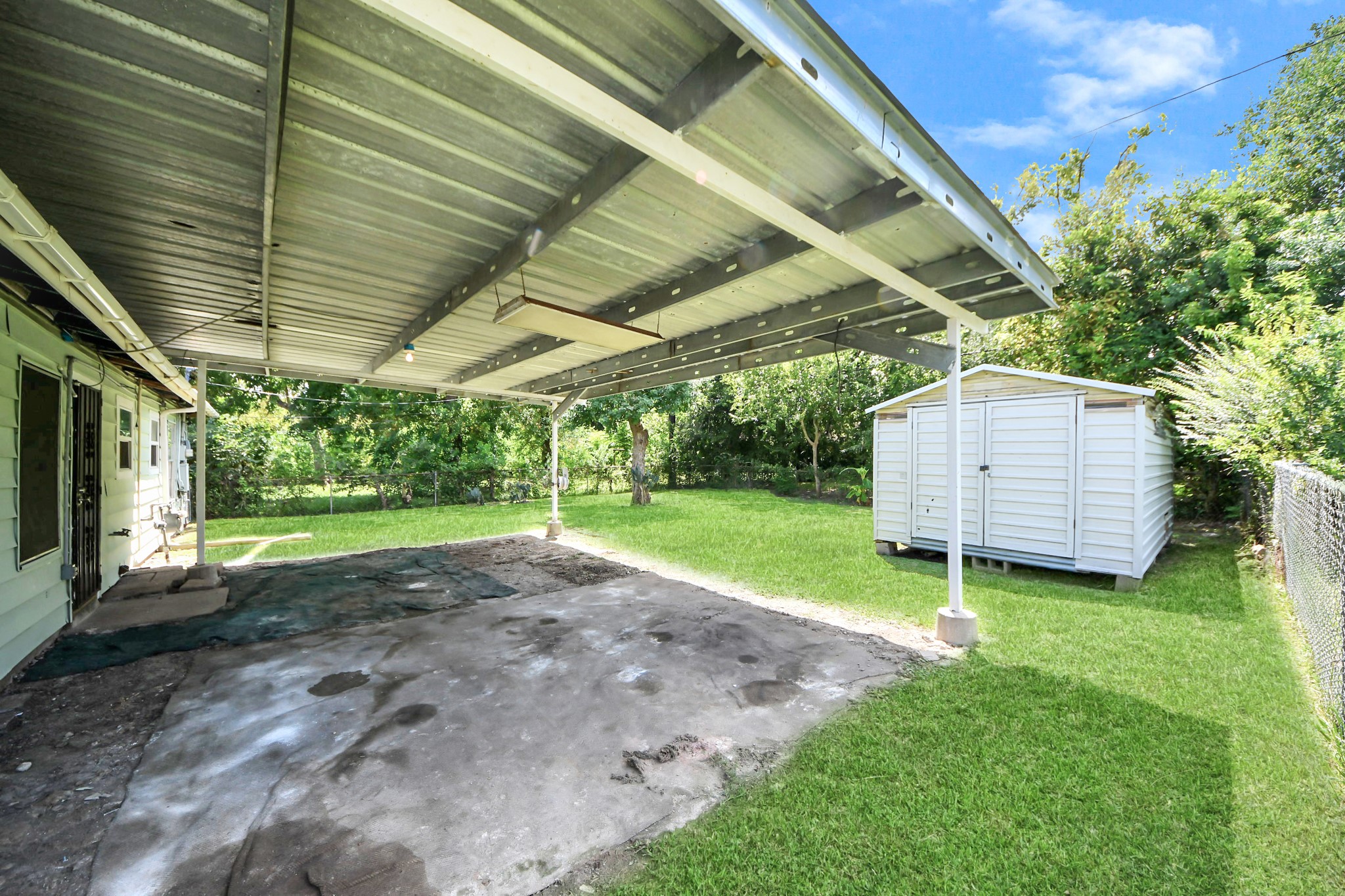 5202 Pensdale Street Houston, TX 77033 - Photo 31 of 32 a view of a backyard with a garden