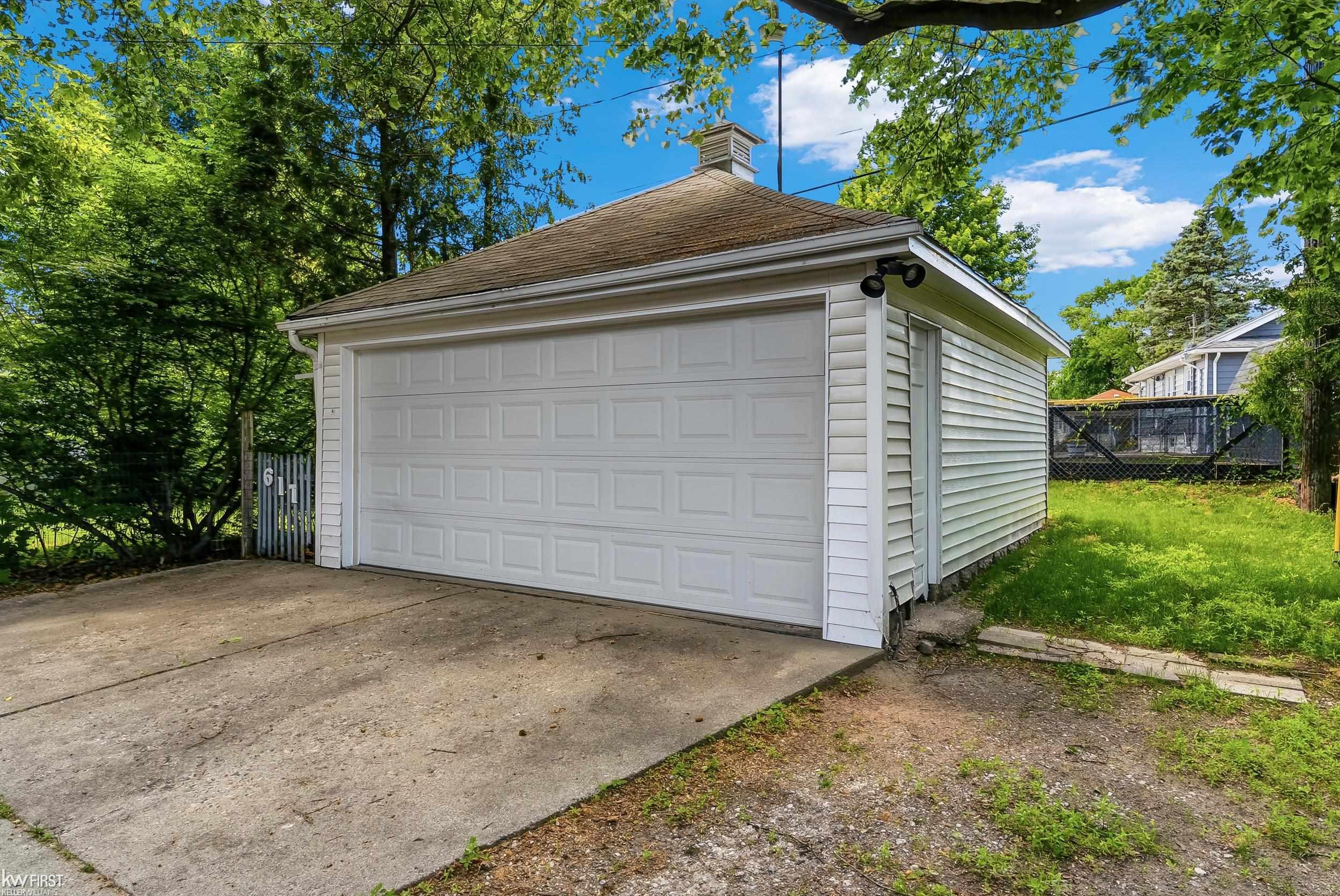 617 Dupont Street Flint, MI 48504 - Photo 41 of 46