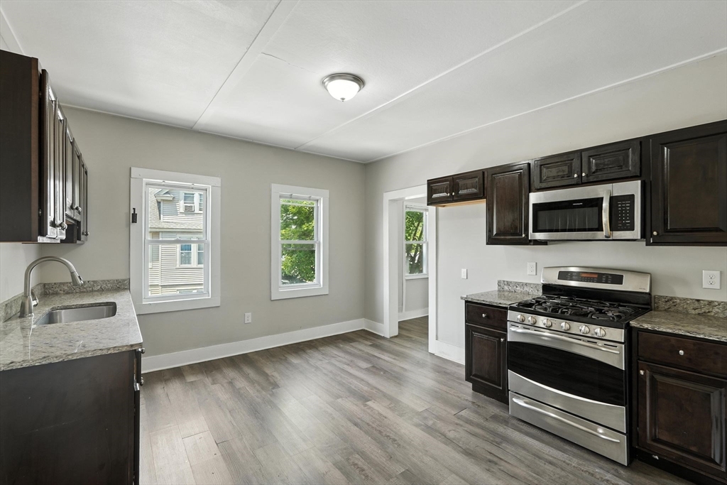 782 Sumner Avenue Springfield, MA 01108 - Photo 4 of 33