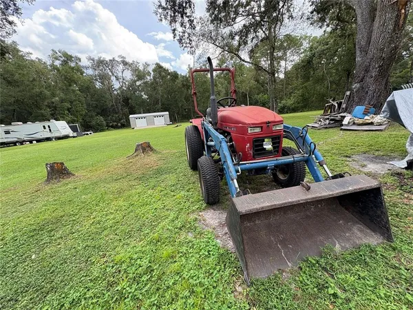 a view of a pathway both side of yard