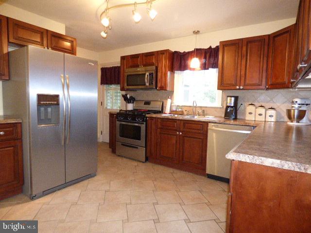 749 Grandview Road York, PA 17403 - Photo 4 of 15 Gallery Image 4