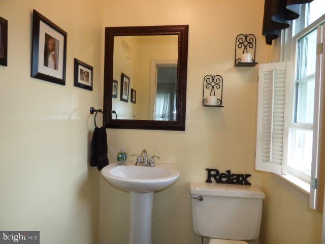749 Grandview Road York, PA 17403 - Photo 6 of 15 Gallery Image 6