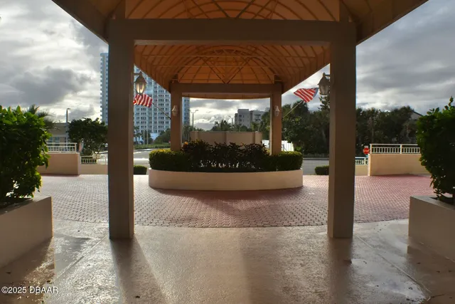 $3,400 | 2967 South Atlantic Avenue, Unit 702, Daytona Beach, FL 32118
