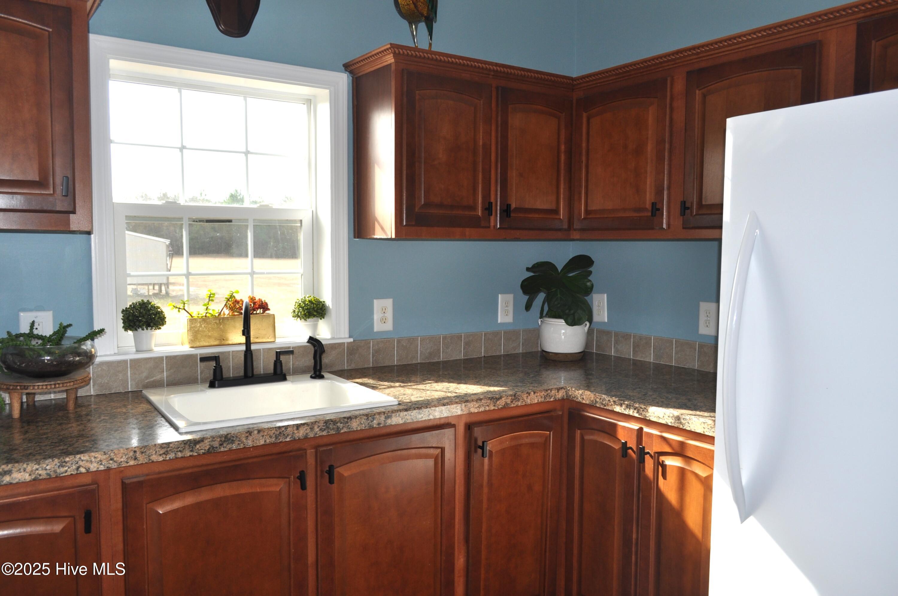 3584 Ozzie Road Clinton, NC 28328 - Photo 6 of 43 Laundry Room