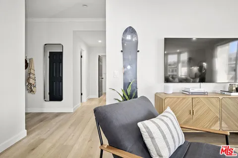 $1,370,000 | 14115 Moorpark Street, Unit 311, Sherman Oaks, CA 91423