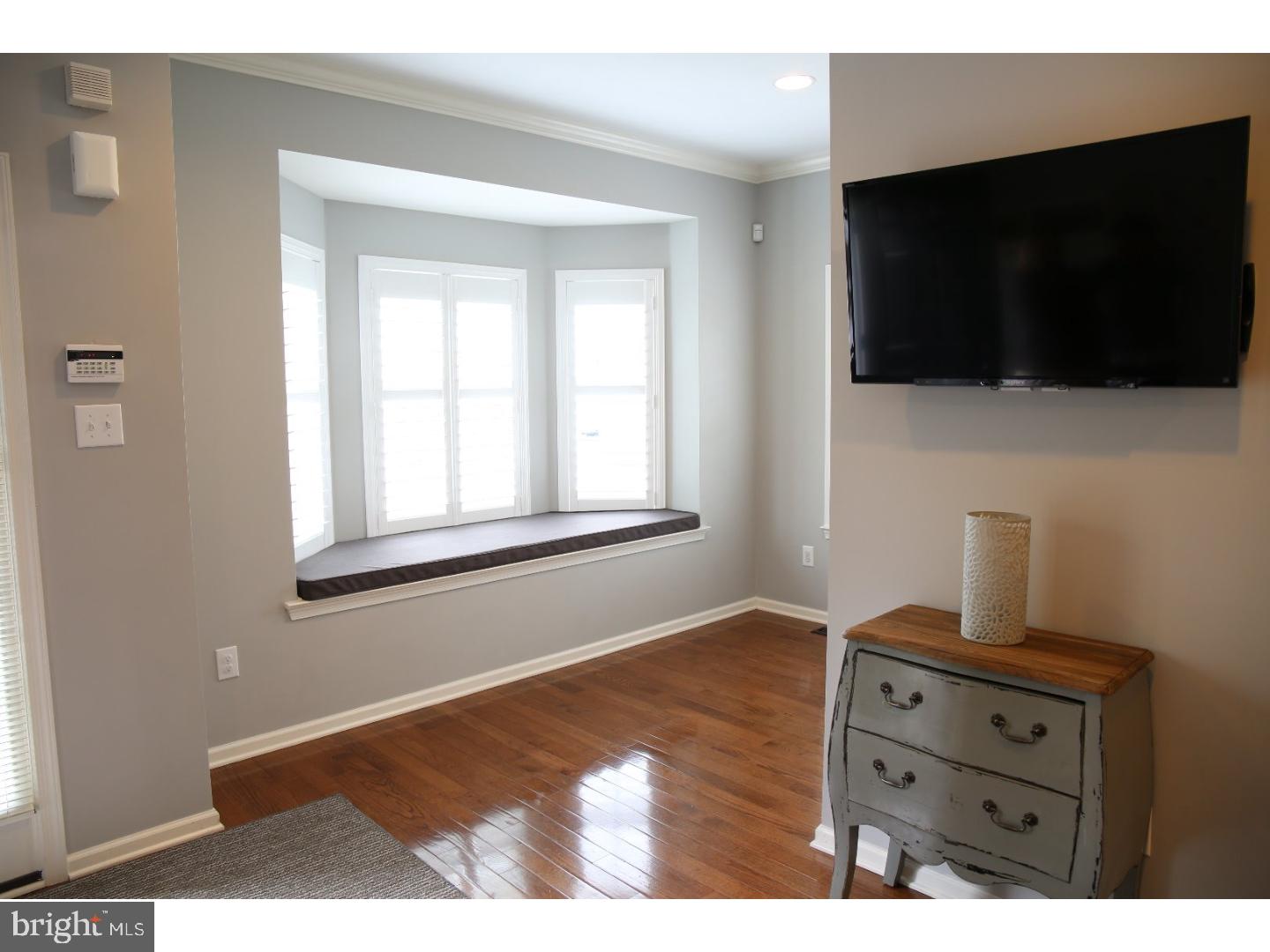 3752 William Daves Road, Unit 4 Doylestown, PA 18902 - Photo 6 of 25 Living Room