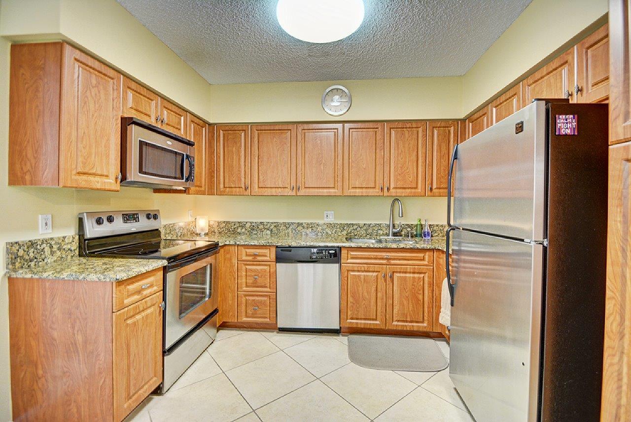 23109 Aqua View, Unit 5 Boca Raton, FL 33433 - Photo 7 of 22 6-DSC_3205_6_7_8_9
