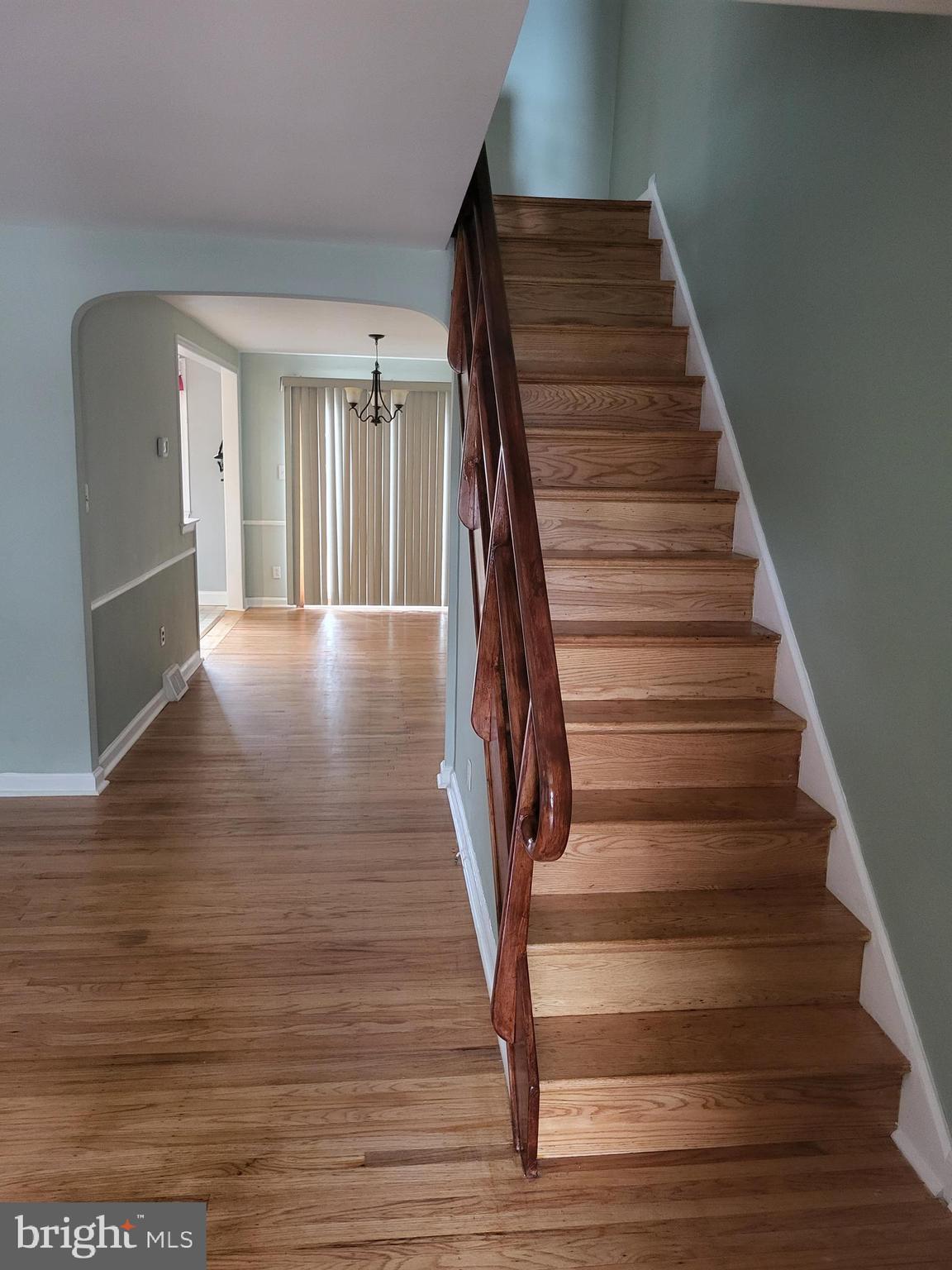 3258 Fordham Road Philadelphia, PA 19114 - Photo 2 of 20 Front Entry/Stairs
