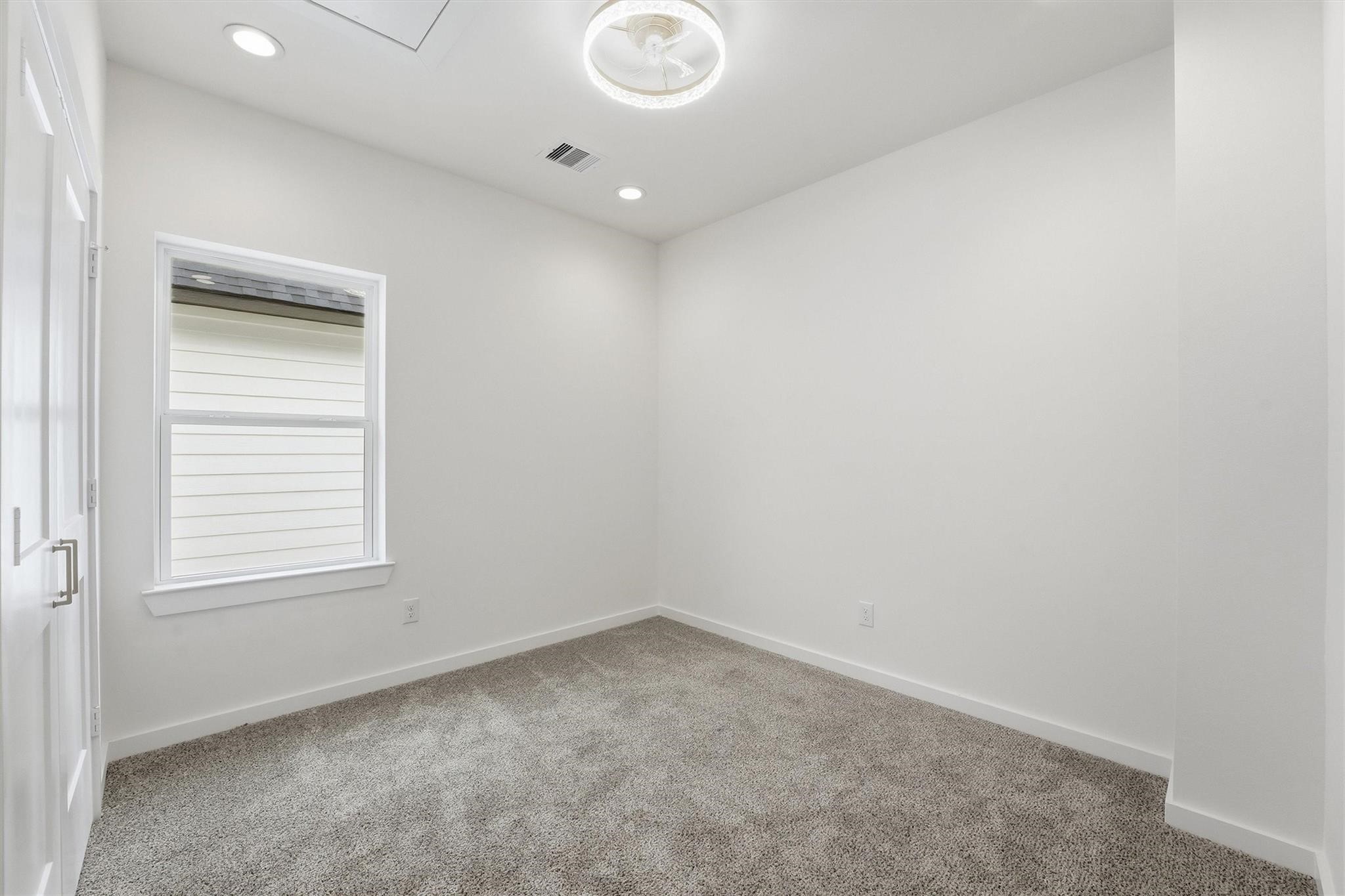528 North 4th Street La Porte, TX 77571 - Photo 21 of 25 an empty room with a window