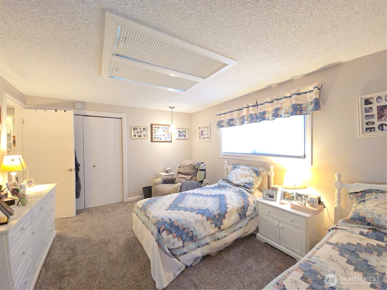 296 Taylor Boulevard Sequim, WA 98382 - Photo 20 of 29 a spacious bedroom with a bed and a window