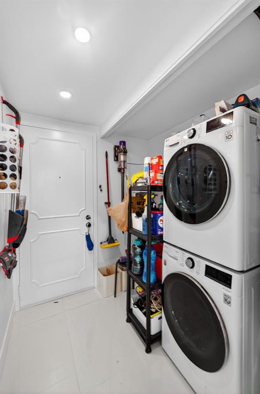 936 Intracoastal Drive, Unit 3C Fort Lauderdale, FL 33304 - Photo 24 of 82 a view of a storage & utility room with washer and dryer