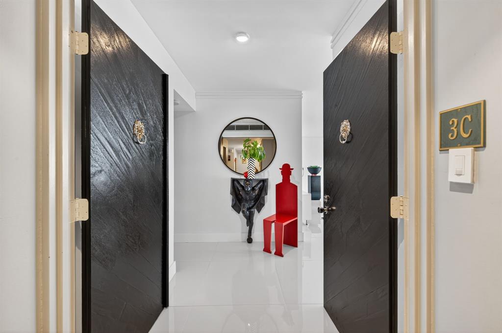 936 Intracoastal Drive, Unit 3C Fort Lauderdale, FL 33304 - Photo 6 of 82 a view of living room