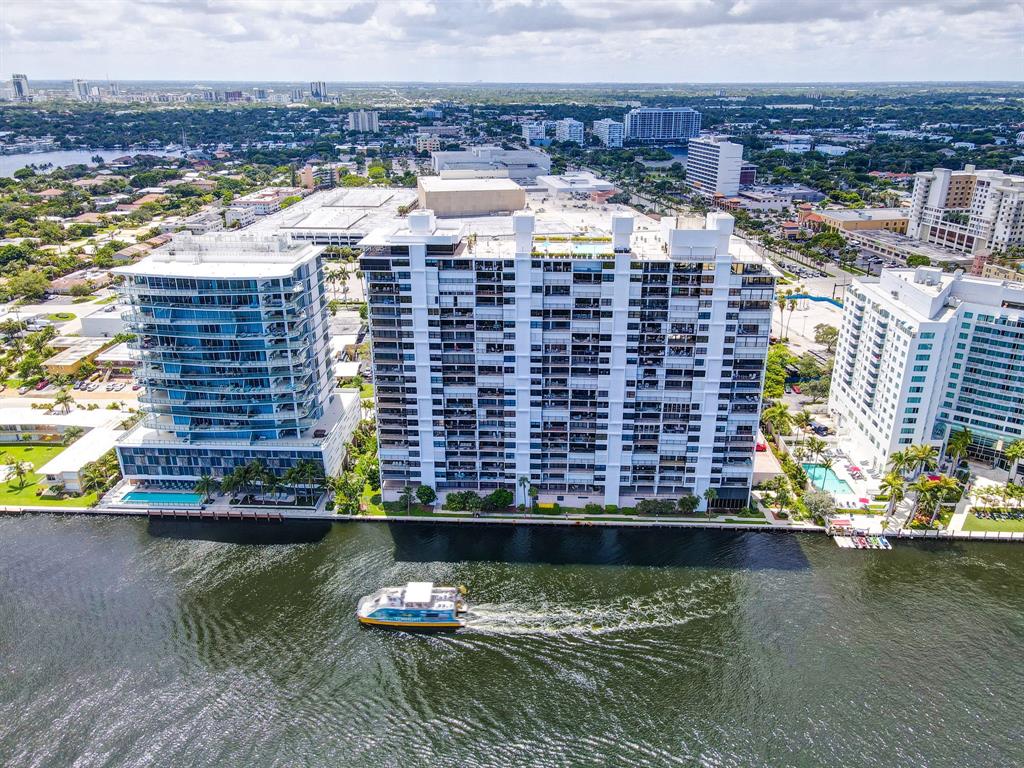 936 Intracoastal Drive, Unit 3C Fort Lauderdale, FL 33304 - Photo 74 of 82 a view of a water with a building