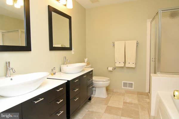 2452 Rippling Brook Road Frederick, MD 21701 - Photo 24 of 29 Bath (Master)
