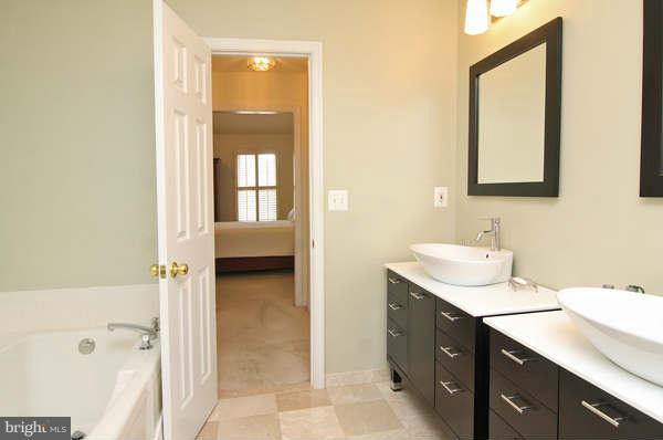 2452 Rippling Brook Road Frederick, MD 21701 - Photo 25 of 29 Bath (Master)