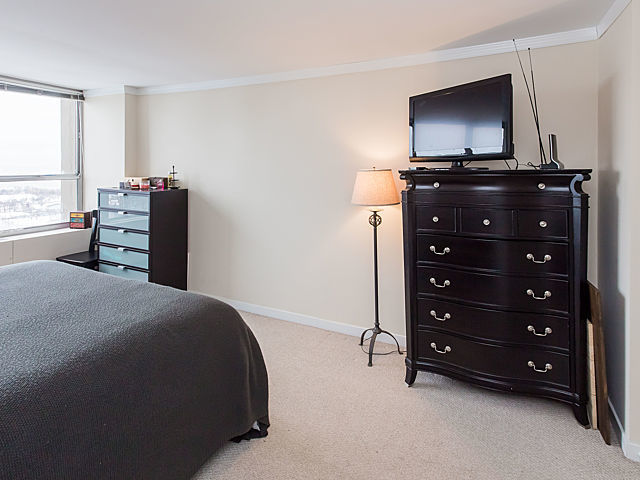 655 West Irving Park Road, Unit 3206 Chicago, IL 60613 - Photo 16 of 20 a bedroom with a bed and a television