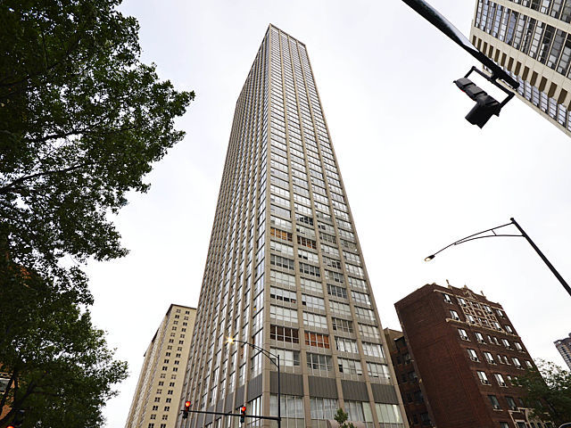 655 West Irving Park Road, Unit 3206 Chicago, IL 60613 - Photo 20 of 20 a view of a large building