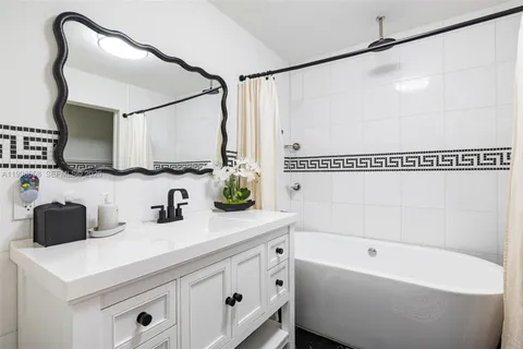 $4,150,000 | 1415 Sunset Harbour Drive, Unit TH102, Miami Beach, FL 33139