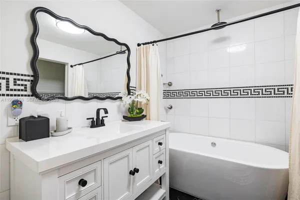 $4,150,000 | 1415 Sunset Harbour Drive, Unit TH102, Miami Beach, FL 33139