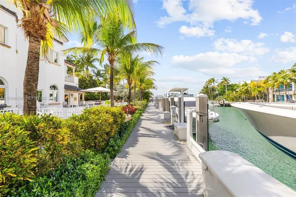 $4,150,000 | 1415 Sunset Harbour Drive, Unit TH102, Miami Beach, FL 33139