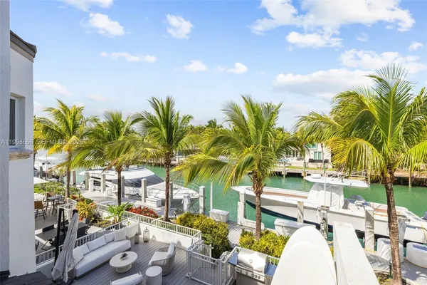 $4,150,000 | 1415 Sunset Harbour Drive, Unit TH102, Miami Beach, FL 33139