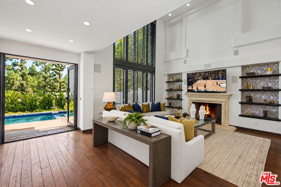 12639 Promontory Road Los Angeles, CA 90049 - Photo 11 of 50 Gallery Image 11