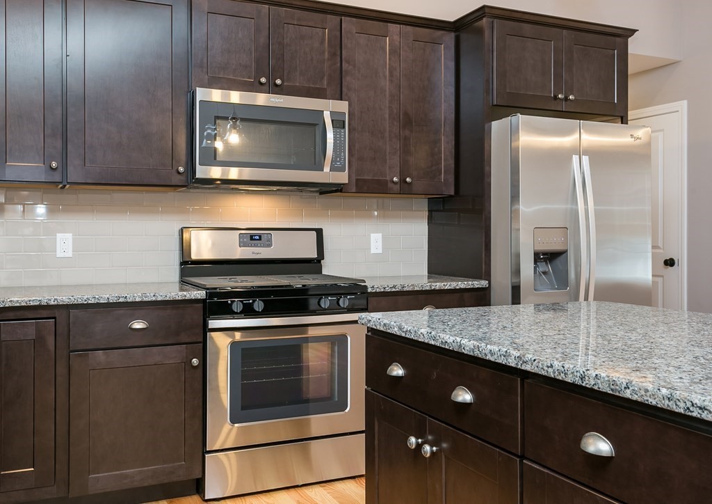 173 Cabinet Street Springfield, MA 01129 - Photo 12 of 33