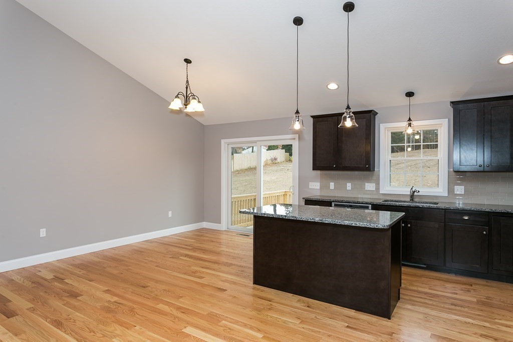 173 Cabinet Street Springfield, MA 01129 - Photo 14 of 33