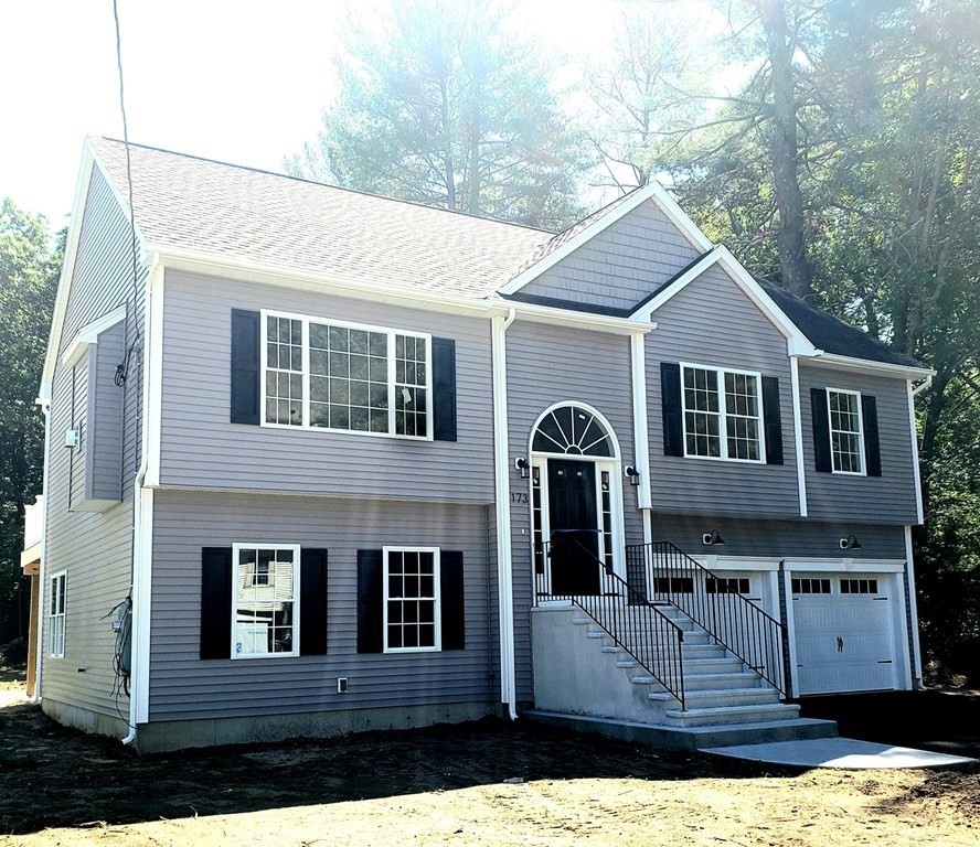 173 Cabinet Street Springfield, MA 01129 - Photo 3 of 33