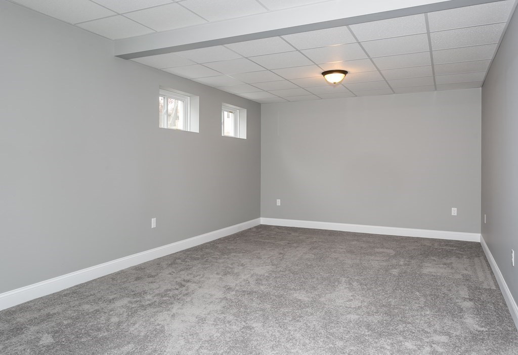 173 Cabinet Street Springfield, MA 01129 - Photo 31 of 33