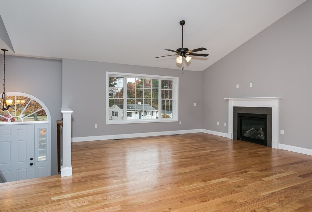 173 Cabinet Street Springfield, MA 01129 - Photo 5 of 33