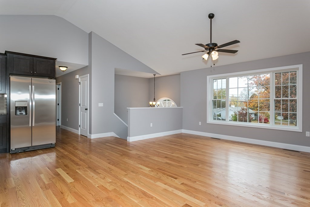 173 Cabinet Street Springfield, MA 01129 - Photo 6 of 33