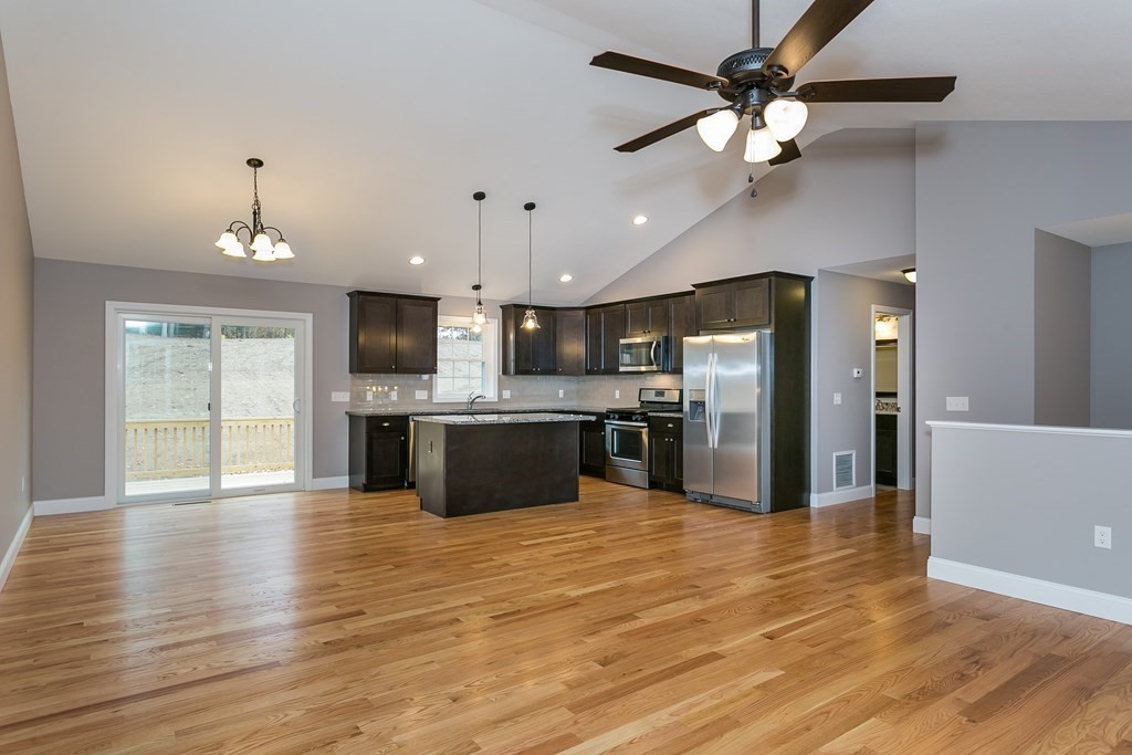 173 Cabinet Street Springfield, MA 01129 - Photo 7 of 33
