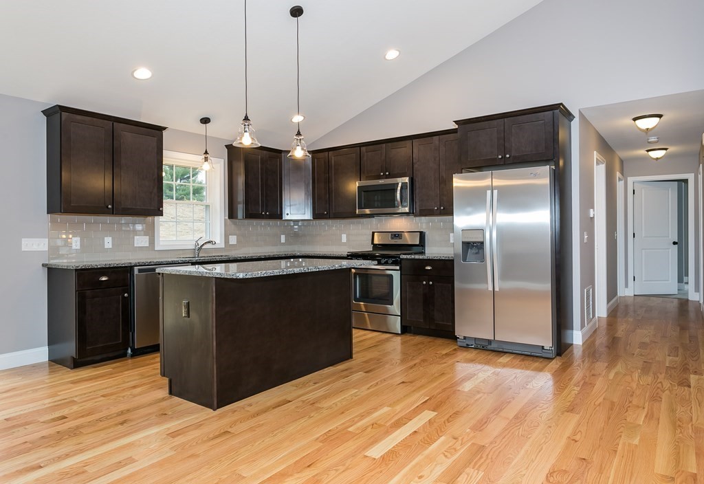 173 Cabinet Street Springfield, MA 01129 - Photo 9 of 33
