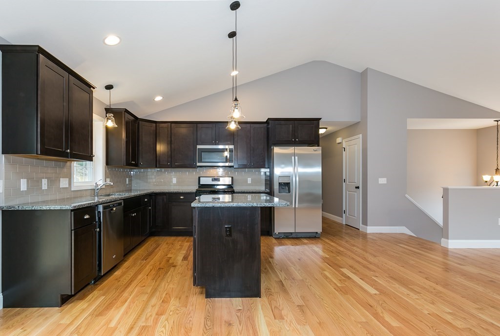 173 Cabinet Street Springfield, MA 01129 - Photo 10 of 33