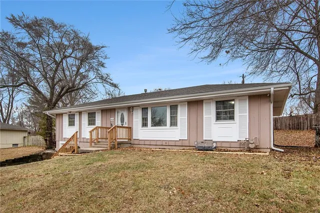 $260,000 | 5618 North Lenox Avenue, Kansas City, MO 64151