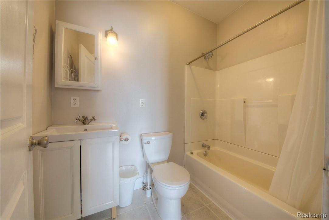 7326 Green Road Fenton, MI 48430 - Photo 34 of 42 930A6298_299_300.jpg