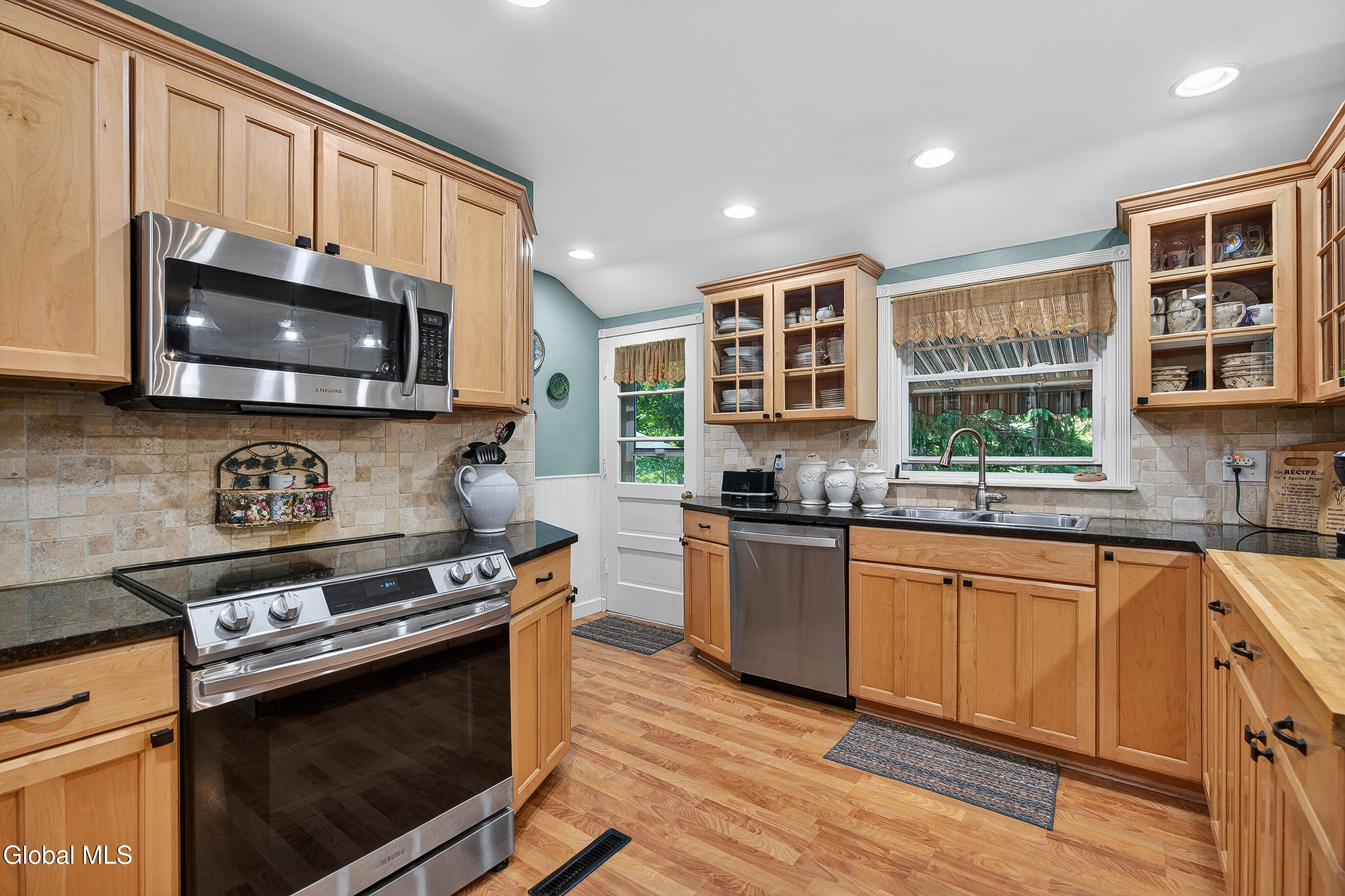 2 Avon Road Bethlehem, NY 12054 - Photo 17 of 40 031-2-Avon-Road-Delmar-NY-12054