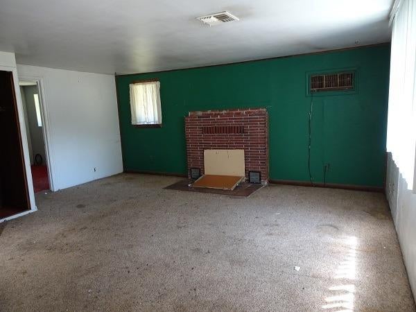 847 Gilman Road Medford, OR 97504 - Photo 2 of 12 Living room