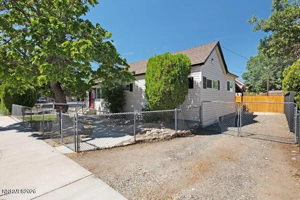 a view of backyard with a garden and trees