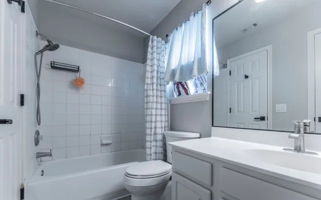 $580,000 | 208 Settlers Valley Drive, Pflugerville, TX 78660