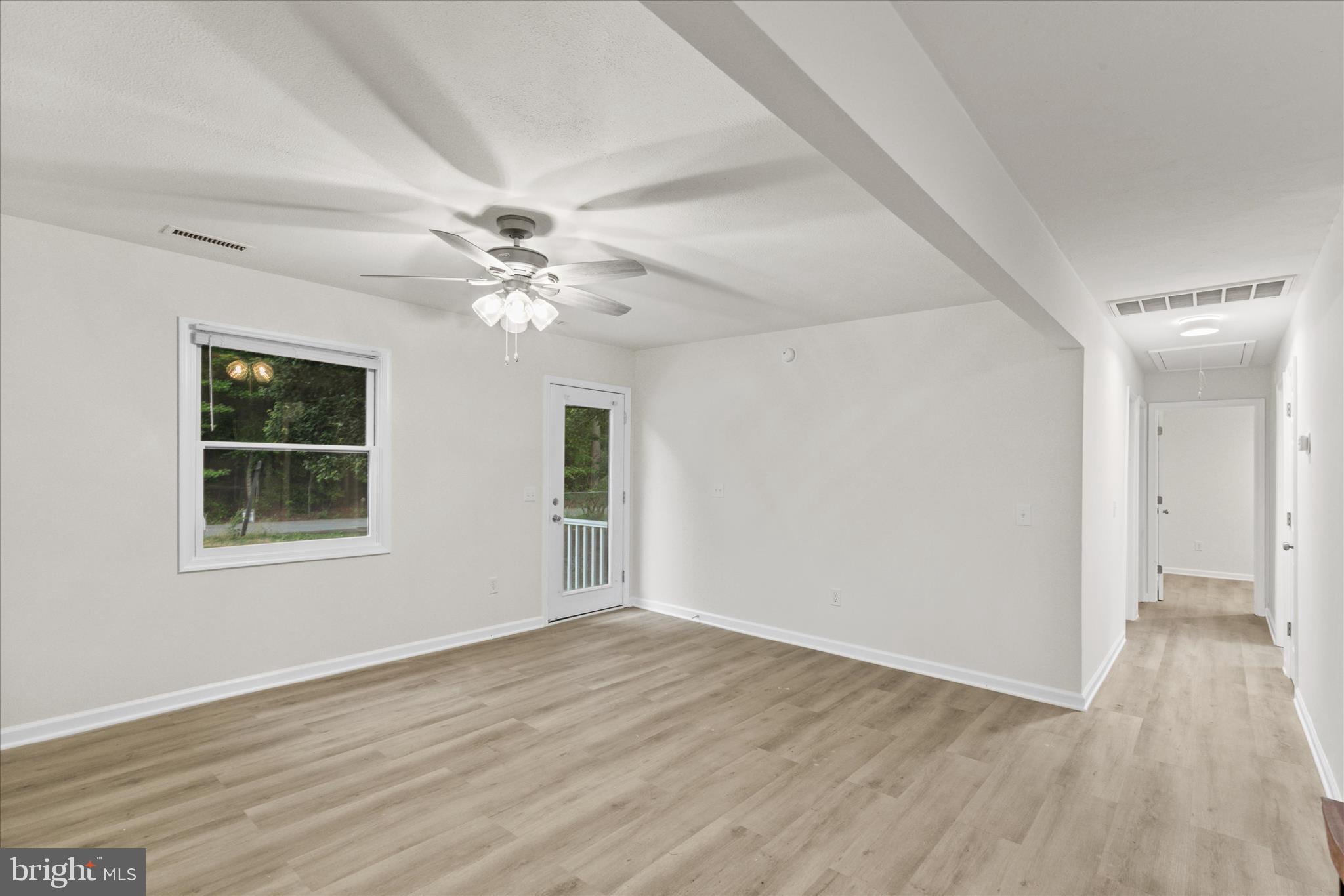 11477 Pine Pole Road Princess Anne, MD 21853 - Photo 7 of 33 Living Room & Entry