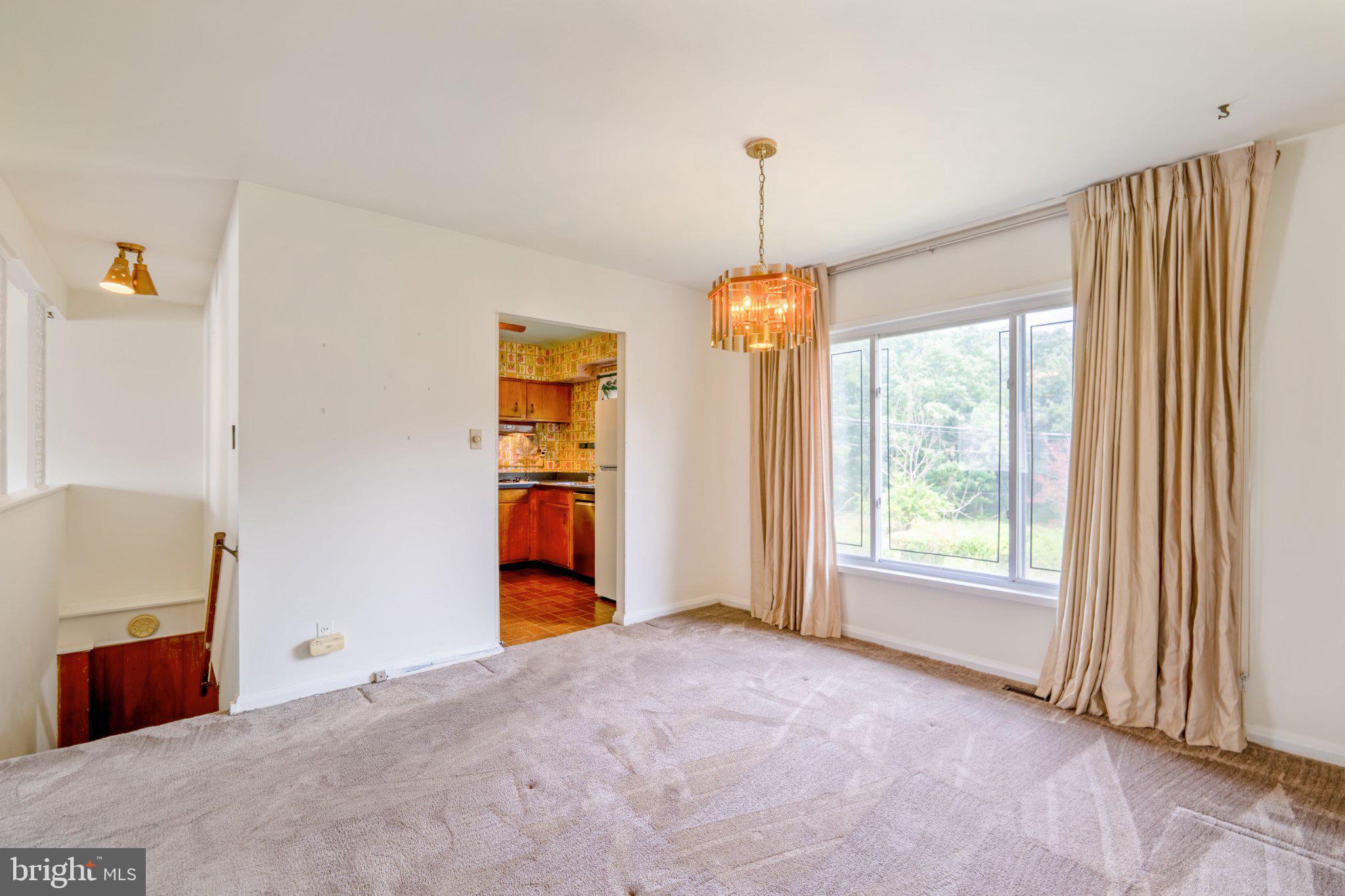 6812 Fox Meadow Road Baltimore, MD 21207 - Photo 9 of 27 Dining room