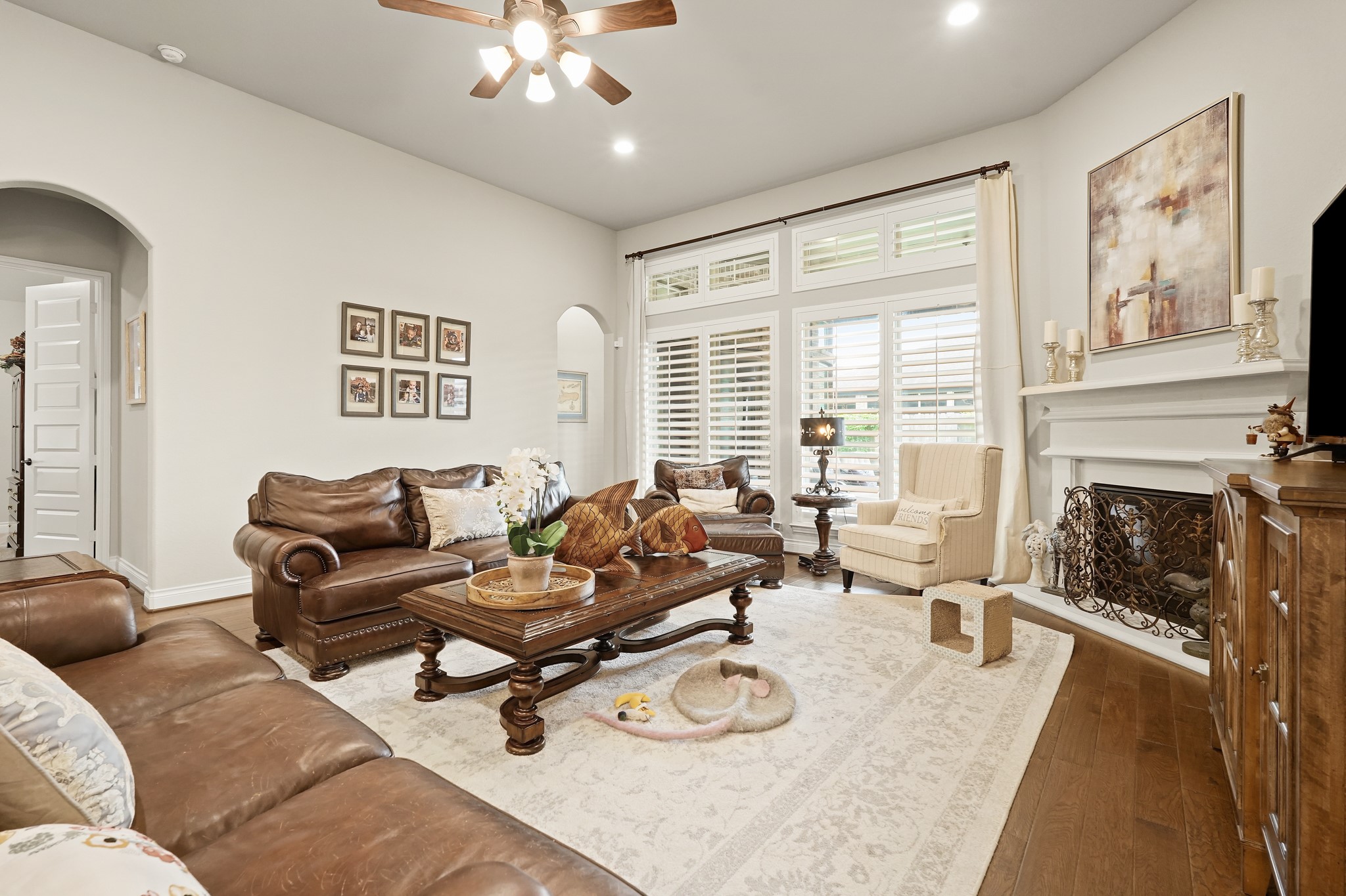 809 Sage Way Lane Friendswood, TX 77546 - Photo 10 of 22 Family Room