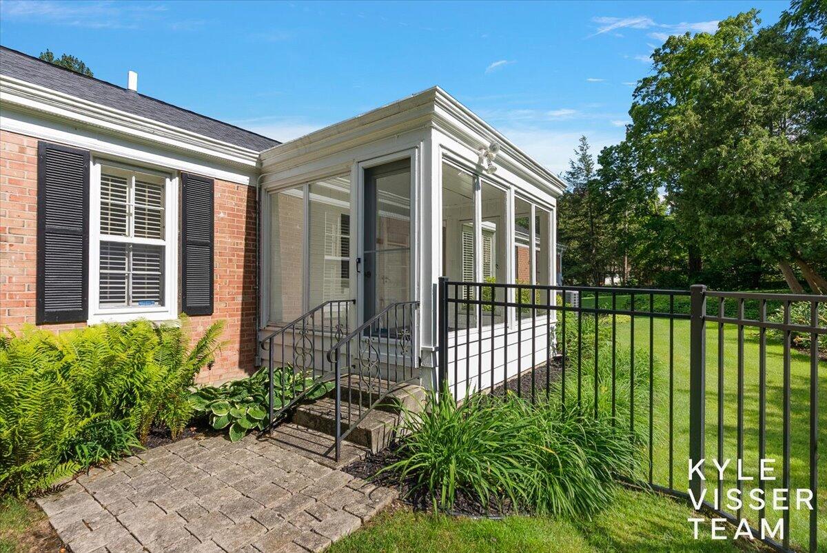 2089 Robinson Road Southeast Grand Rapids, MI 49506 - Photo 54 of 73 Patio
